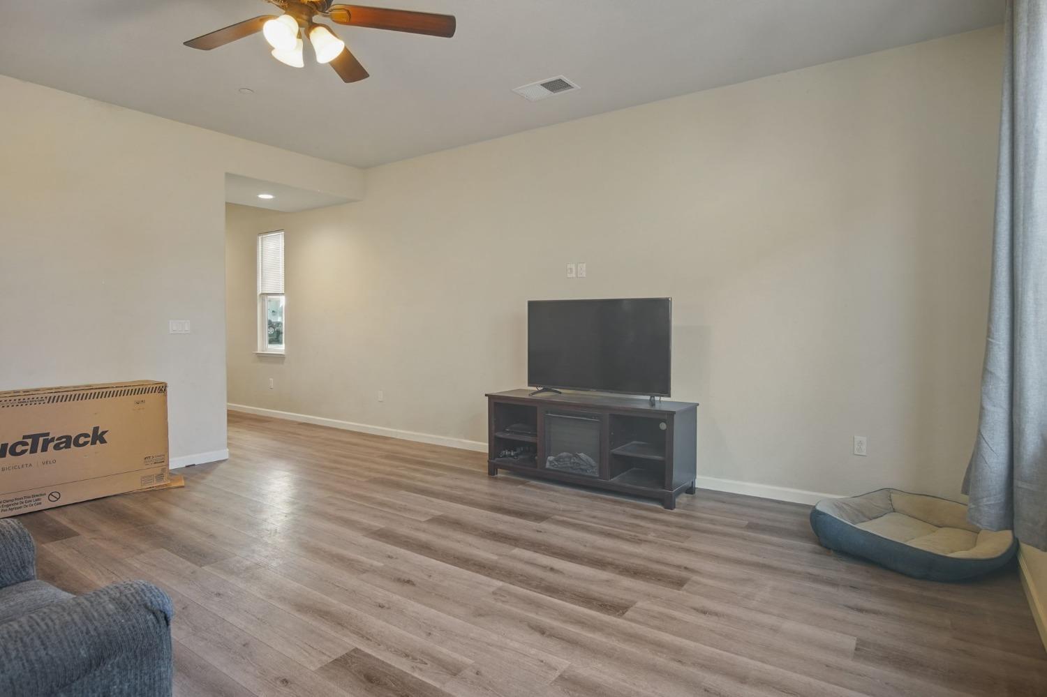 Detail Gallery Image 9 of 26 For 2628 W Hawaiian Petrel Ave, Modesto,  CA 95355 - 4 Beds | 2/1 Baths