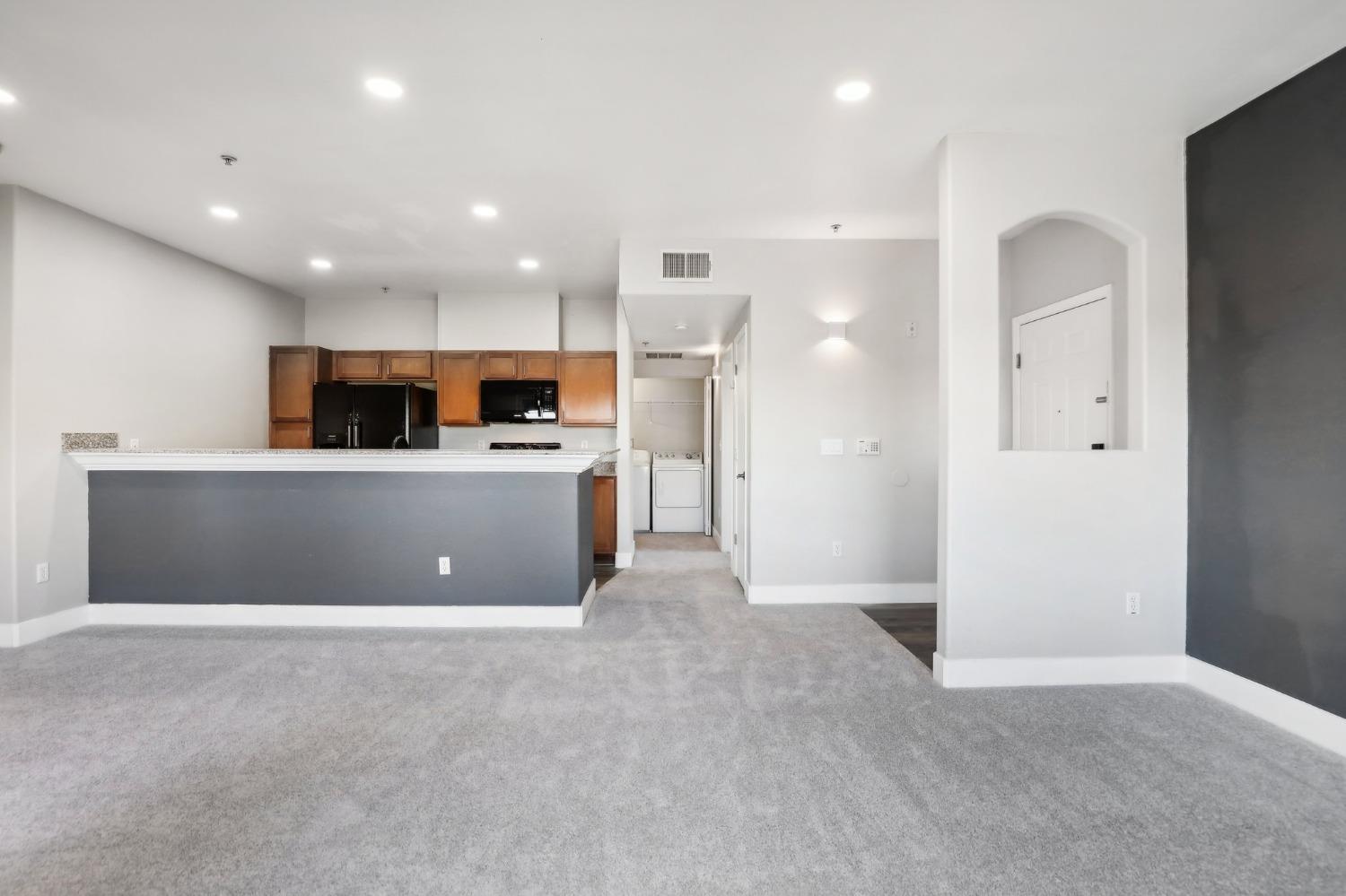 Detail Gallery Image 11 of 39 For 4200 E Commerce Way #2121,  Sacramento,  CA 95834 - 2 Beds | 2 Baths