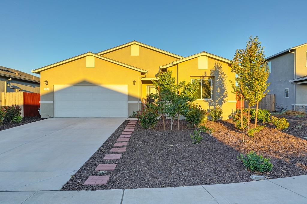 Detail Gallery Image 1 of 33 For 1254 S Peregrine Ct, Stockton,  CA 95215 - 3 Beds | 2 Baths