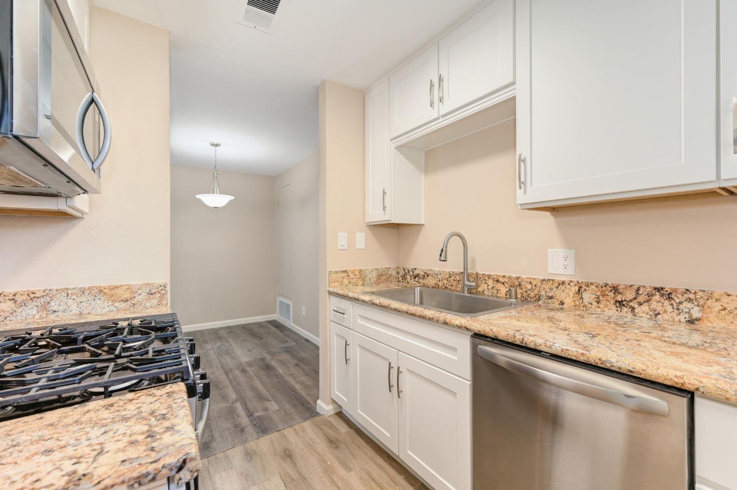 Detail Gallery Image 13 of 28 For 6229 Longford Dr #4,  Citrus Heights,  CA 95621 - 2 Beds | 1 Baths