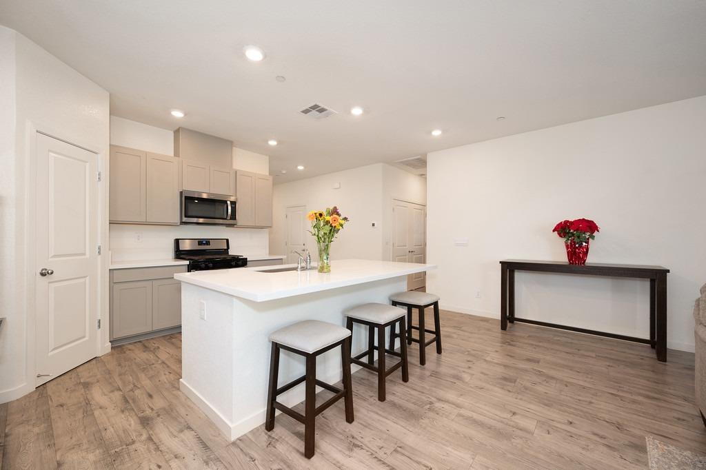 Detail Gallery Image 11 of 33 For 1254 S Peregrine Ct, Stockton,  CA 95215 - 3 Beds | 2 Baths