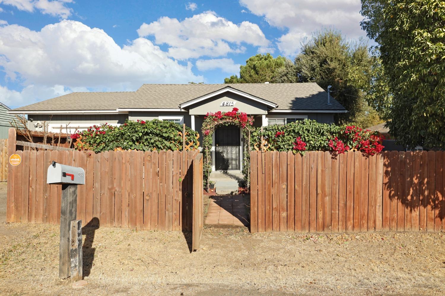 Detail Gallery Image 2 of 39 For 4815 Horner Ave, Stockton,  CA 95215 - 3 Beds | 1/1 Baths