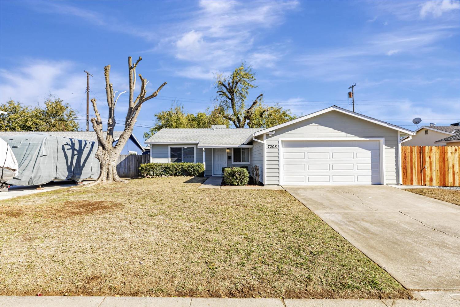 Detail Gallery Image 1 of 38 For 7208 Grenola Way, Citrus Heights,  CA 95621 - 3 Beds | 1 Baths