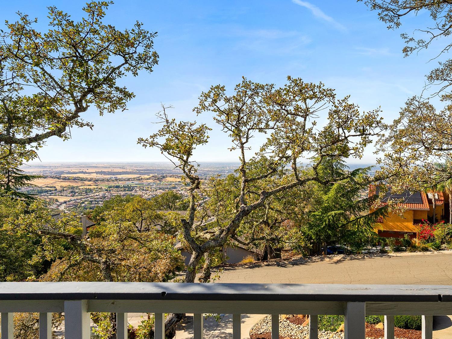 Detail Gallery Image 5 of 59 For 3525 Rocky Ridge Way, El Dorado Hills,  CA 95762 - 4 Beds | 3 Baths