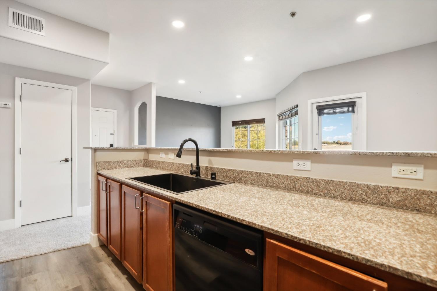 Detail Gallery Image 14 of 39 For 4200 E Commerce Way #2121,  Sacramento,  CA 95834 - 2 Beds | 2 Baths