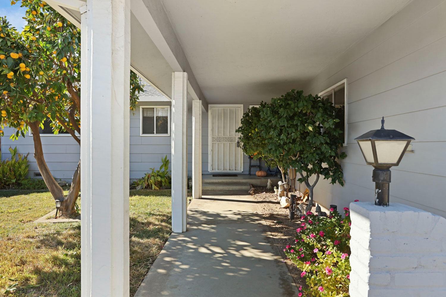 Detail Gallery Image 2 of 22 For 625 El Capitan Dr, Lodi,  CA 95242 - 3 Beds | 2 Baths