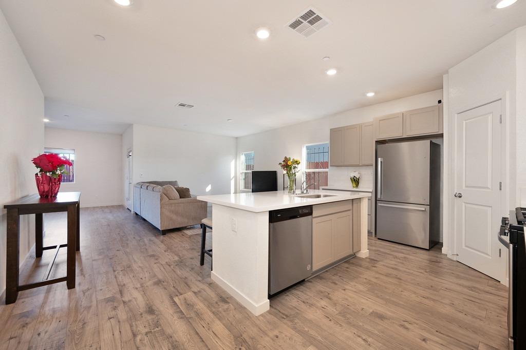 Detail Gallery Image 10 of 33 For 1254 S Peregrine Ct, Stockton,  CA 95215 - 3 Beds | 2 Baths