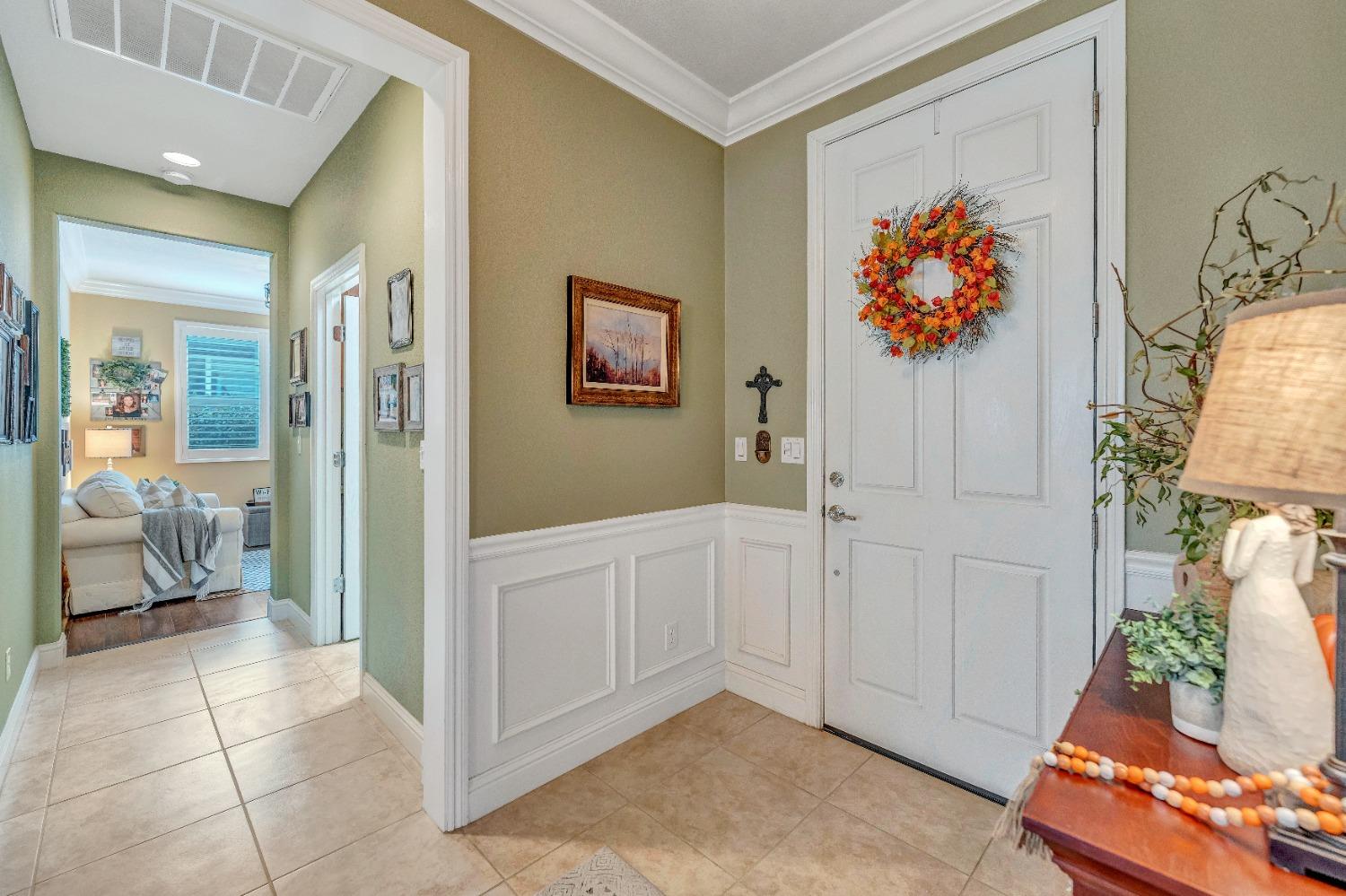 Detail Gallery Image 2 of 43 For 2320 Pepper Tree Ln, Manteca,  CA 95336 - 2 Beds | 2 Baths