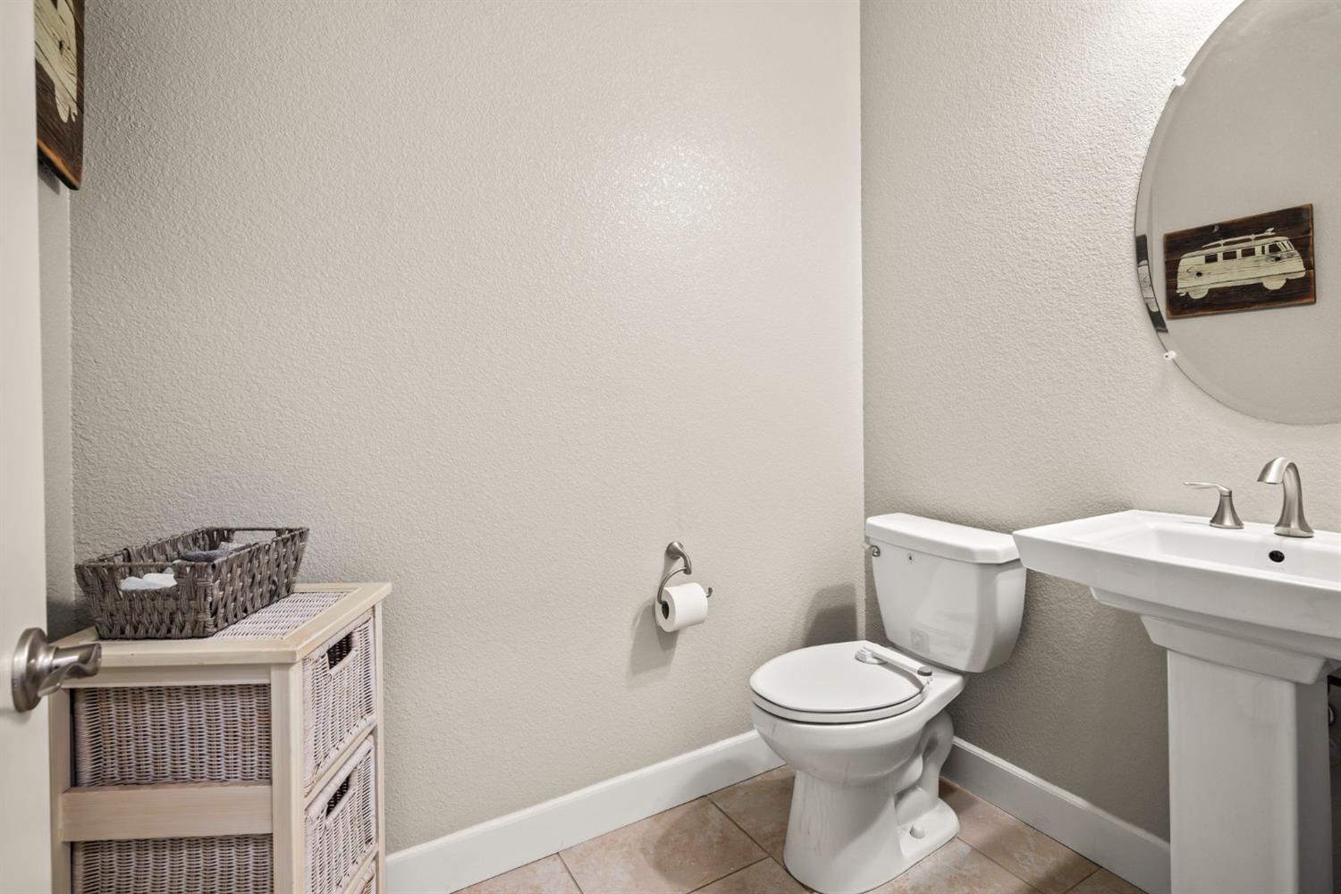 Detail Gallery Image 5 of 36 For 1538 Harry Lorenzo Ave, Woodland,  CA 95776 - 4 Beds | 3/1 Baths