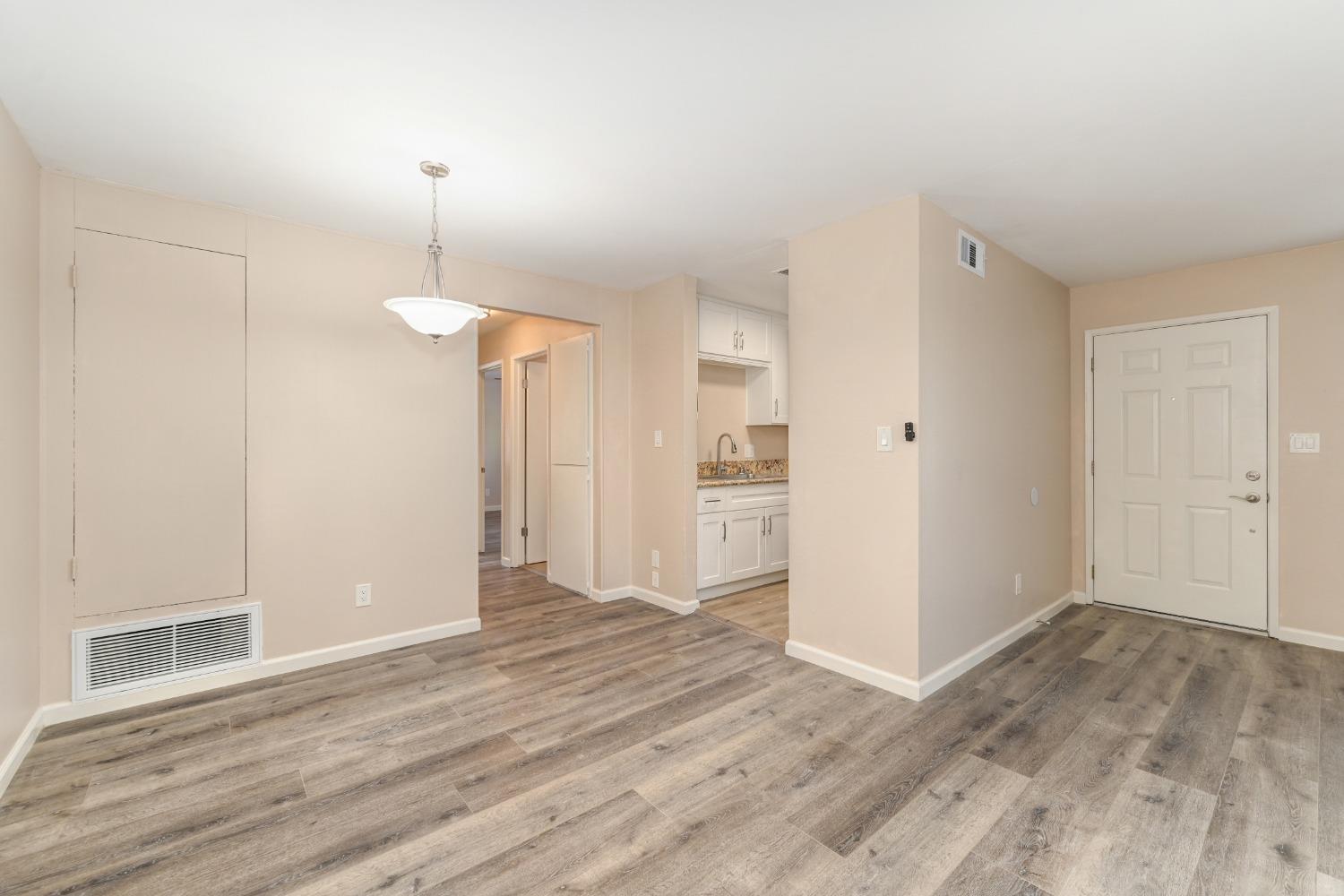 Detail Gallery Image 8 of 28 For 6229 Longford Dr #4,  Citrus Heights,  CA 95621 - 2 Beds | 1 Baths