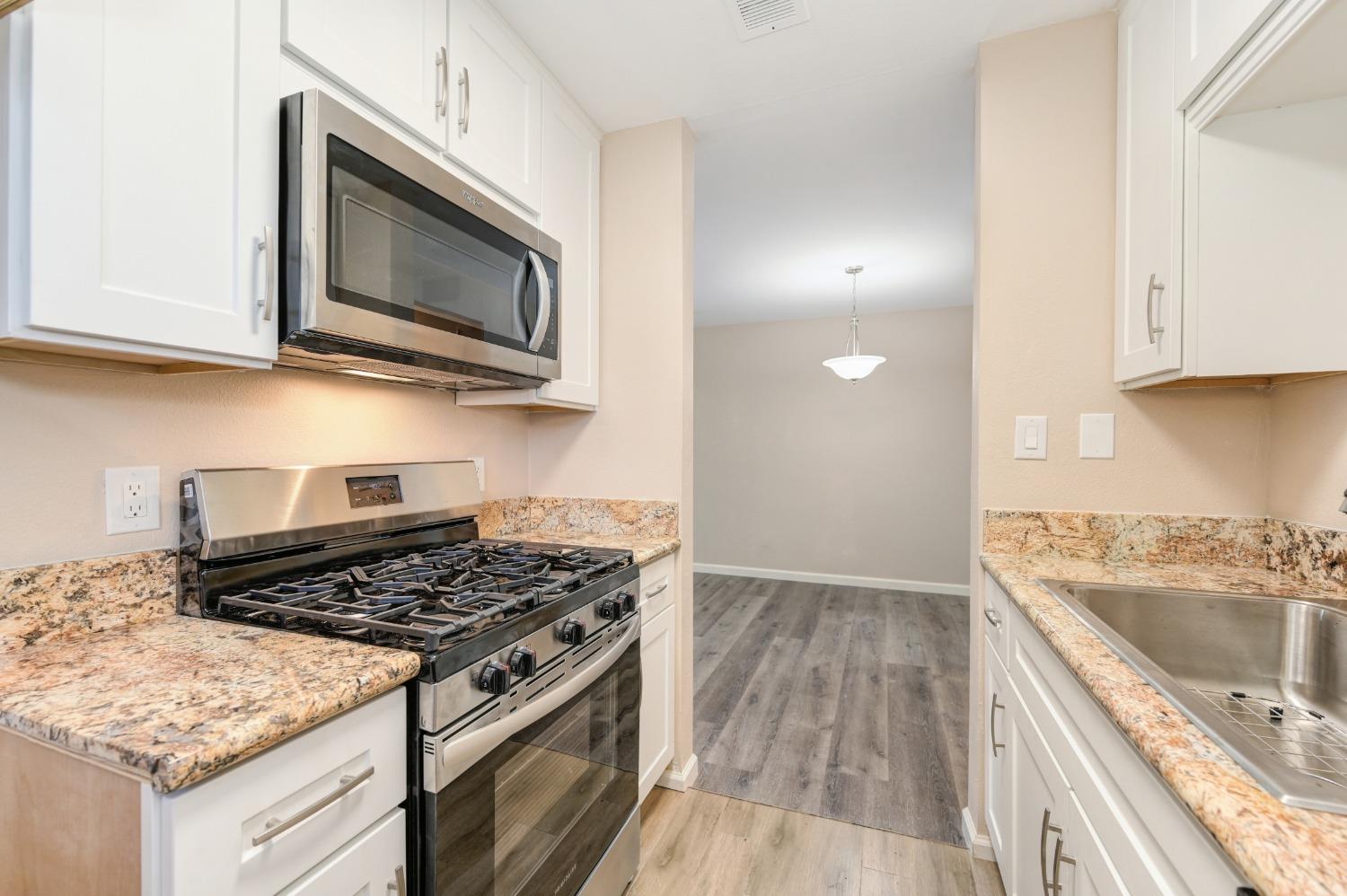 Detail Gallery Image 12 of 28 For 6229 Longford Dr #4,  Citrus Heights,  CA 95621 - 2 Beds | 1 Baths