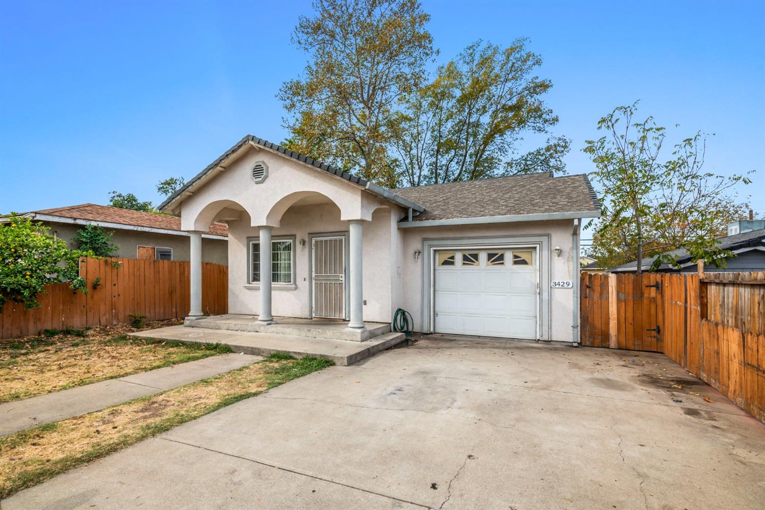 Detail Gallery Image 2 of 22 For 3429 Cypress St, Sacramento,  CA 95838 - 4 Beds | 2 Baths