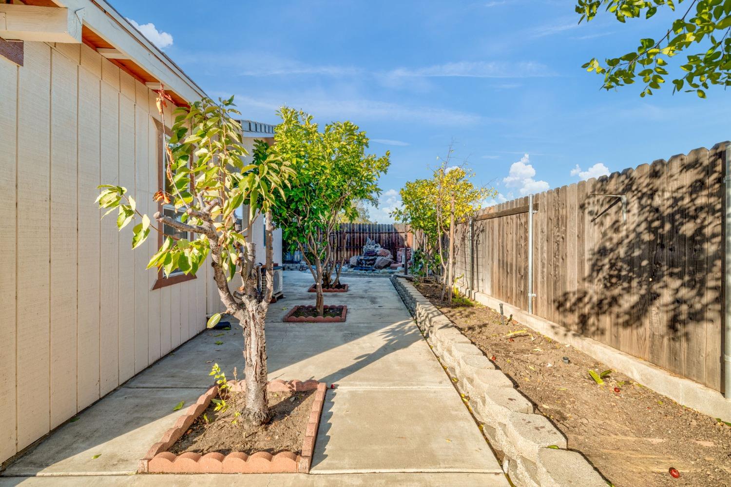 Detail Gallery Image 33 of 41 For 8523 Pinedrops Ct, Elk Grove,  CA 95624 - 5 Beds | 4 Baths