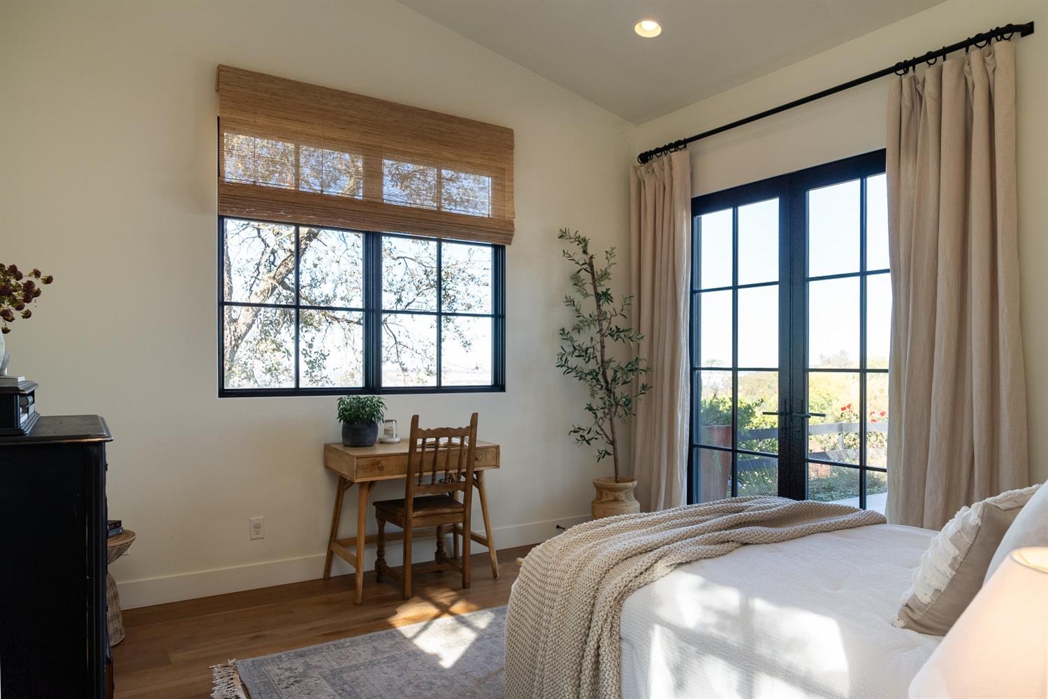 Detail Gallery Image 29 of 63 For 2532 via Fiori, El Dorado Hills,  CA 95762 - 4 Beds | 3/1 Baths