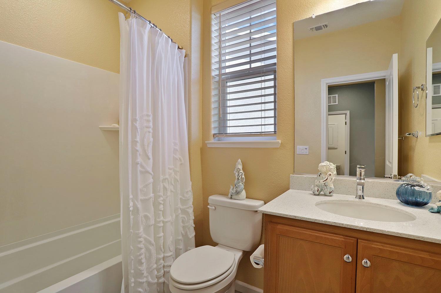 Detail Gallery Image 14 of 38 For 662 Larkmont, Manteca,  CA 95336 - 2 Beds | 2 Baths