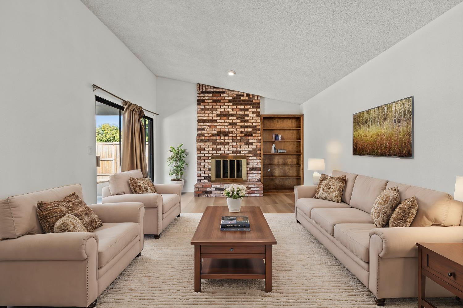 Detail Gallery Image 11 of 39 For 1590 Lisa Ct, Yuba City,  CA 95993 - 3 Beds | 2 Baths