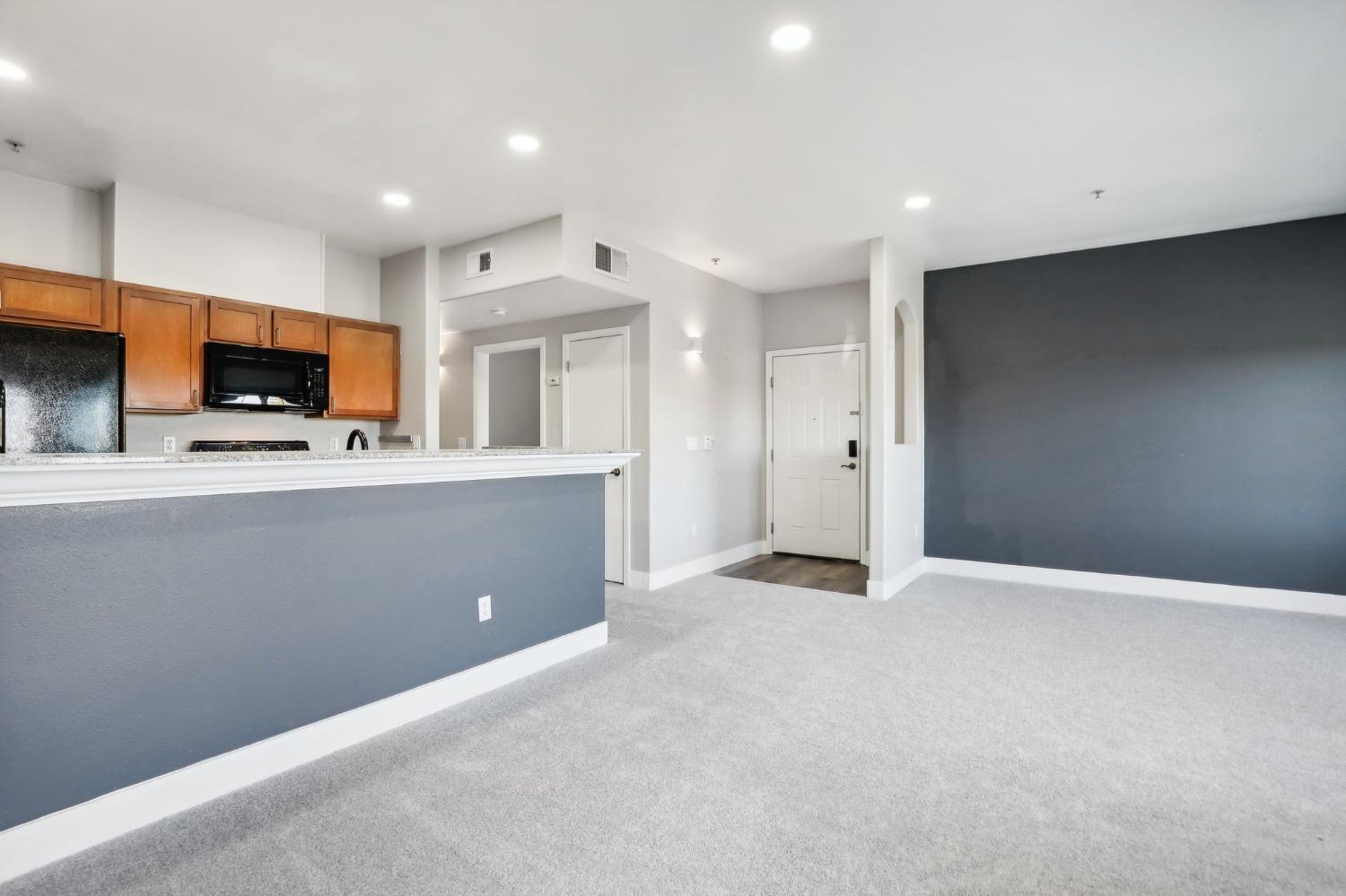 Detail Gallery Image 8 of 39 For 4200 E Commerce Way #2121,  Sacramento,  CA 95834 - 2 Beds | 2 Baths