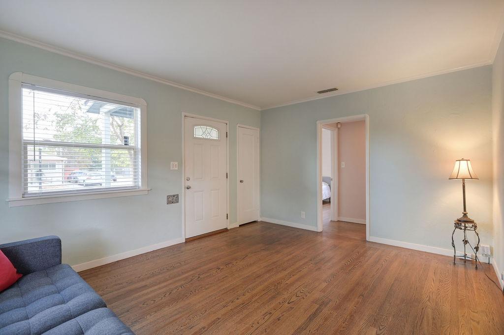 Detail Gallery Image 2 of 46 For 5008 9th Ave, Sacramento,  CA 95820 - 2 Beds | 1 Baths