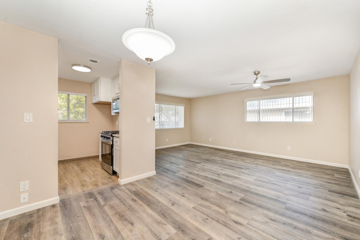 Detail Gallery Image 9 of 28 For 6229 Longford Dr #4,  Citrus Heights,  CA 95621 - 2 Beds | 1 Baths