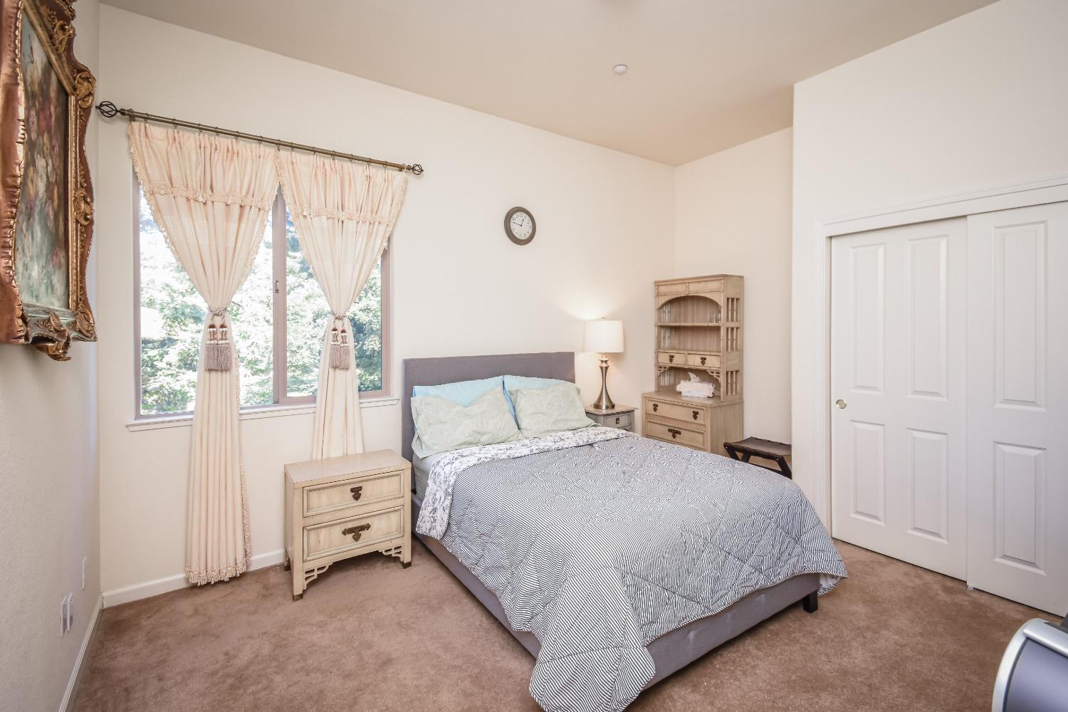 Detail Gallery Image 39 of 74 For 1022 Waterford Dr, West Sacramento,  CA 95605 - 5 Beds | 4/1 Baths