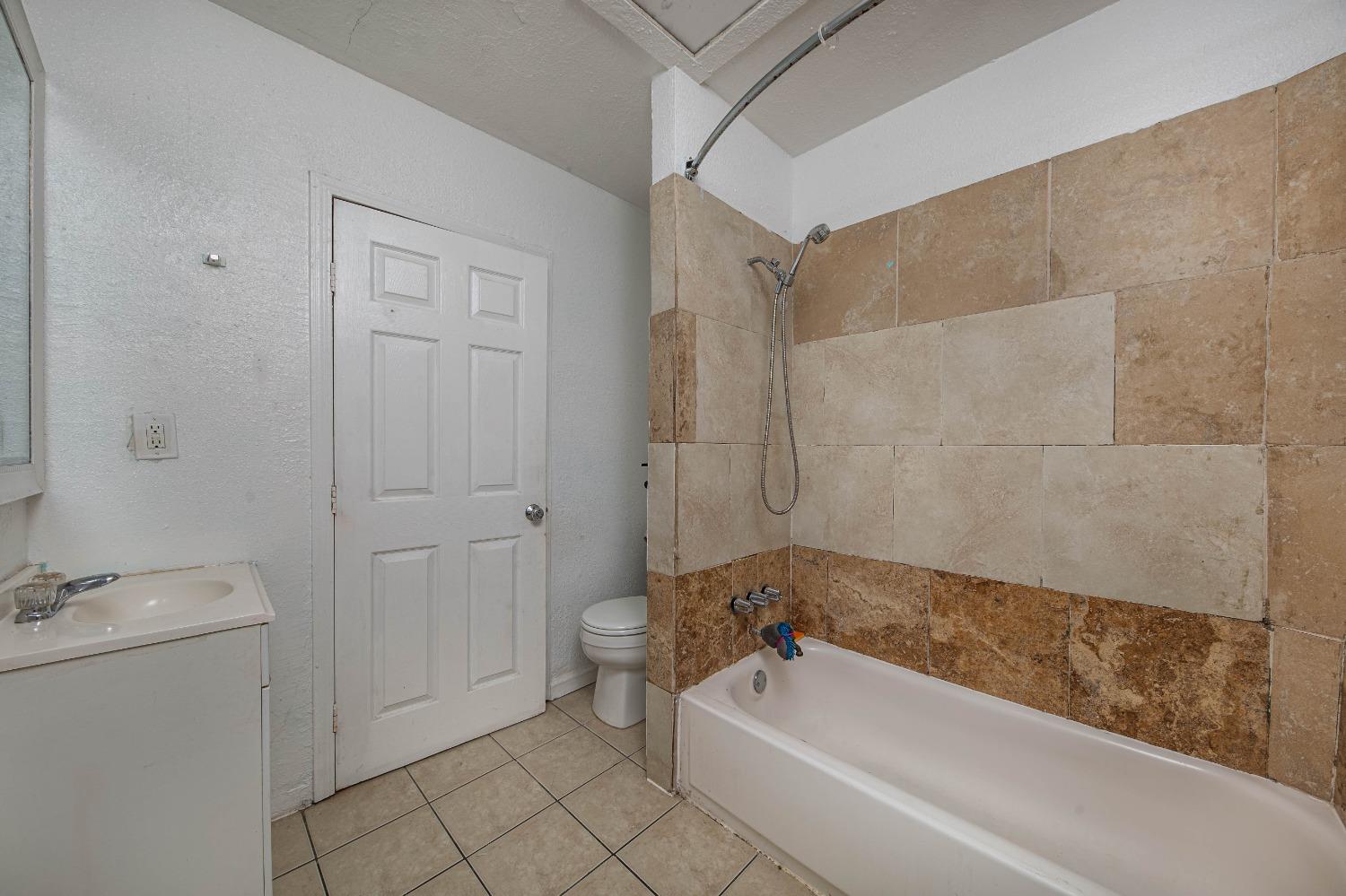 Detail Gallery Image 21 of 39 For 211 E Clay St, Stockton,  CA 95206 - 2 Beds | 1 Baths