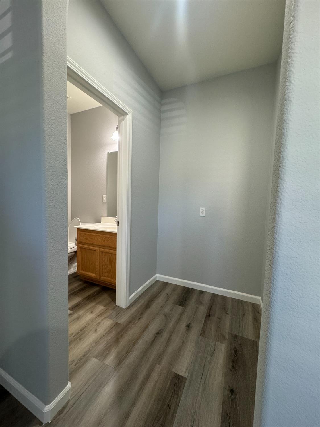 Detail Gallery Image 15 of 49 For 10920 Stourport Way, Rancho Cordova,  CA 95670 - 3 Beds | 2/1 Baths