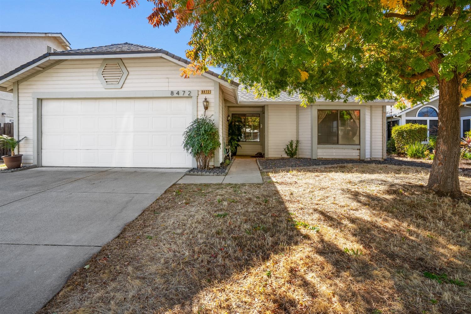 Detail Gallery Image 2 of 26 For 8472 Hollow Oaks Ct, Sacramento,  CA 95828 - 3 Beds | 2 Baths