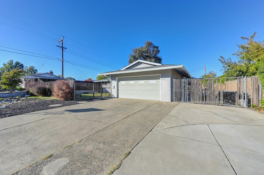 Detail Gallery Image 3 of 22 For 8007 Glen Valley Cir, Citrus Heights,  CA 95610 - 3 Beds | 2 Baths