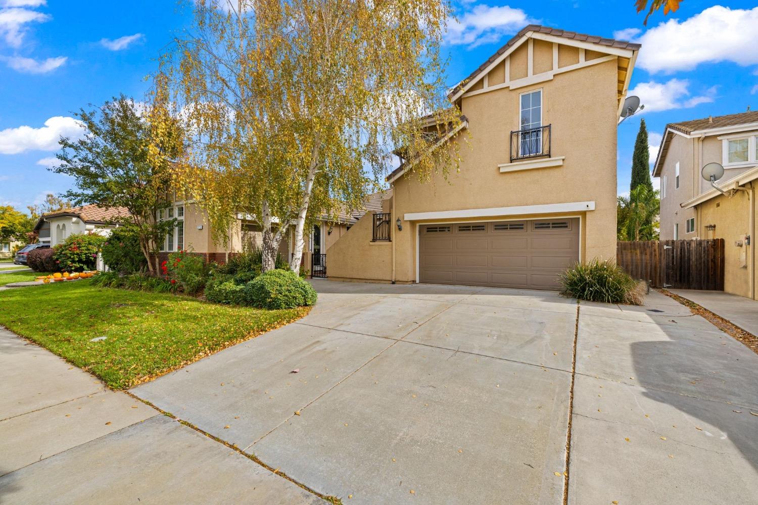 Detail Gallery Image 1 of 47 For 2725 Cascade St, West Sacramento,  CA 95691 - 5 Beds | 3/1 Baths