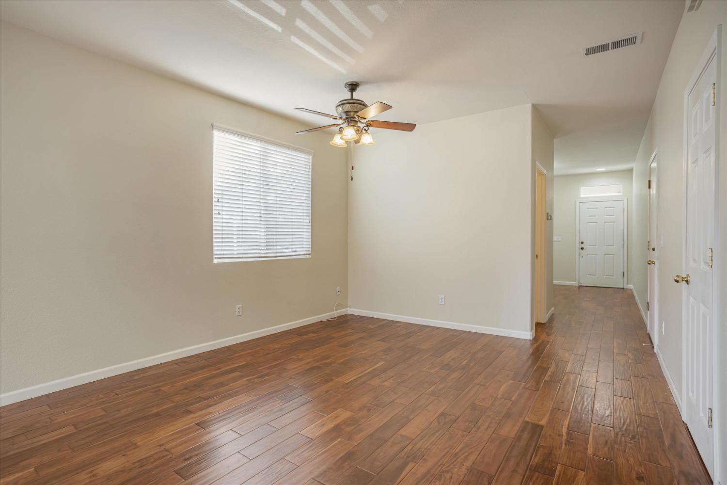 Detail Gallery Image 10 of 65 For 2569 Huckleberry Cir, West Sacramento,  CA 95691 - 3 Beds | 2/1 Baths