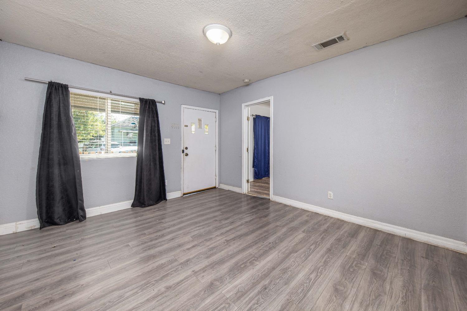 Detail Gallery Image 10 of 39 For 211 E Clay St, Stockton,  CA 95206 - 2 Beds | 1 Baths