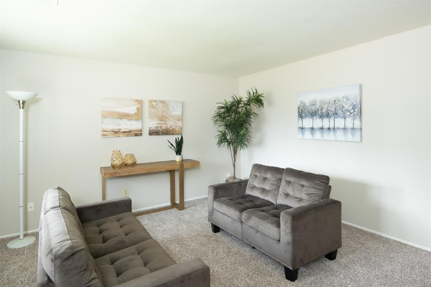 Detail Gallery Image 3 of 49 For 1517 Hamilton Ave, Modesto,  CA 95350 - 4 Beds | 2 Baths