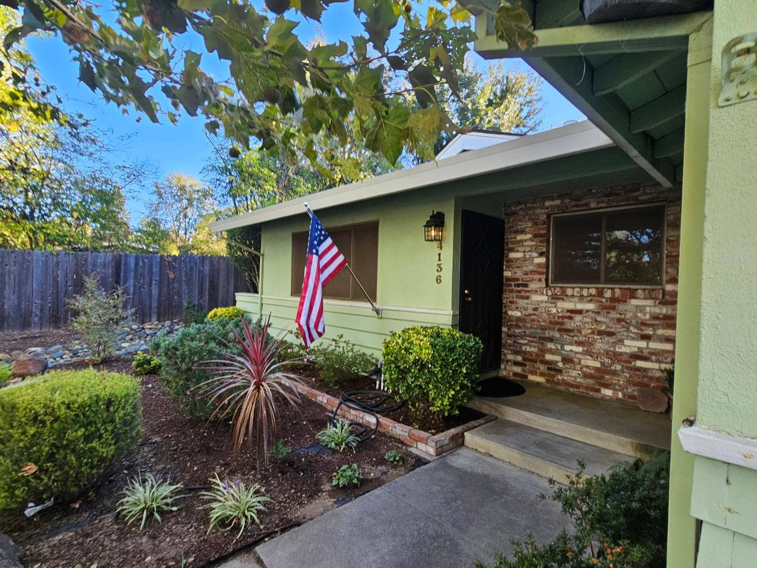 Detail Gallery Image 3 of 30 For 4136 Valiant St, Carmichael,  CA 95608 - 4 Beds | 3 Baths