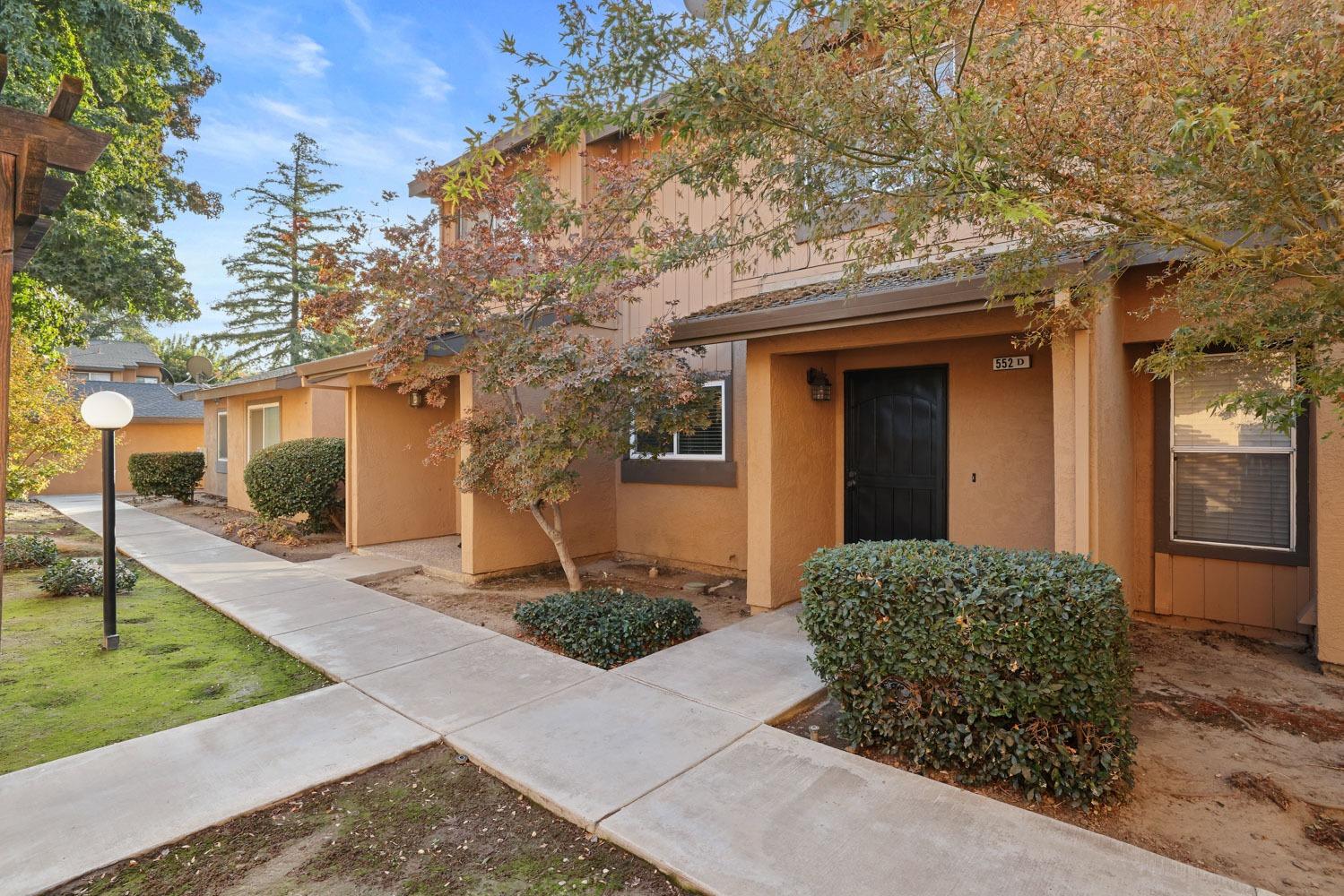 Detail Gallery Image 1 of 37 For 552 Pirinen Ln #D,  Modesto,  CA 95354 - 2 Beds | 1/1 Baths