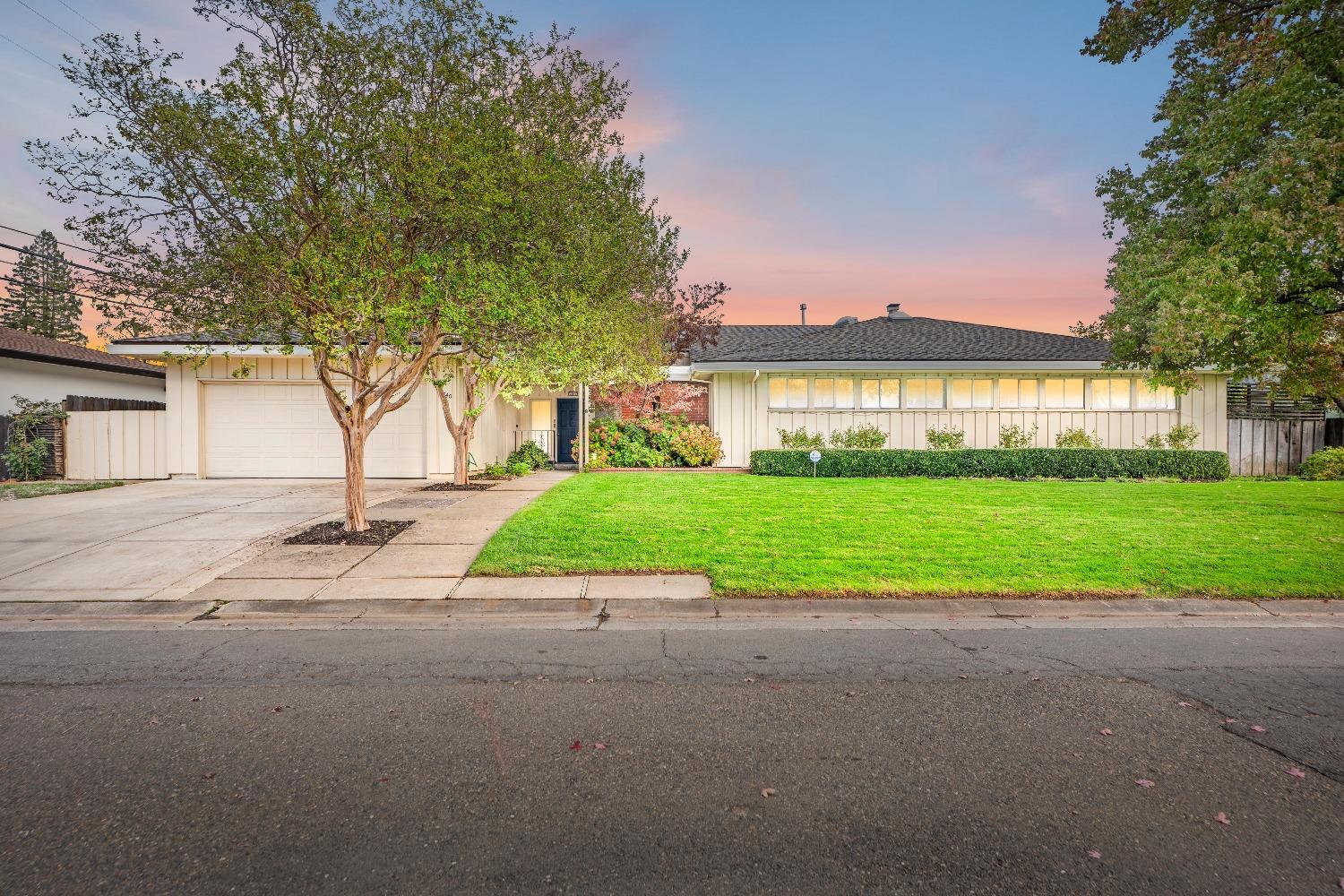 Detail Gallery Image 1 of 1 For 2840 Walton Way, Sacramento,  CA 95821 - 4 Beds | 3 Baths