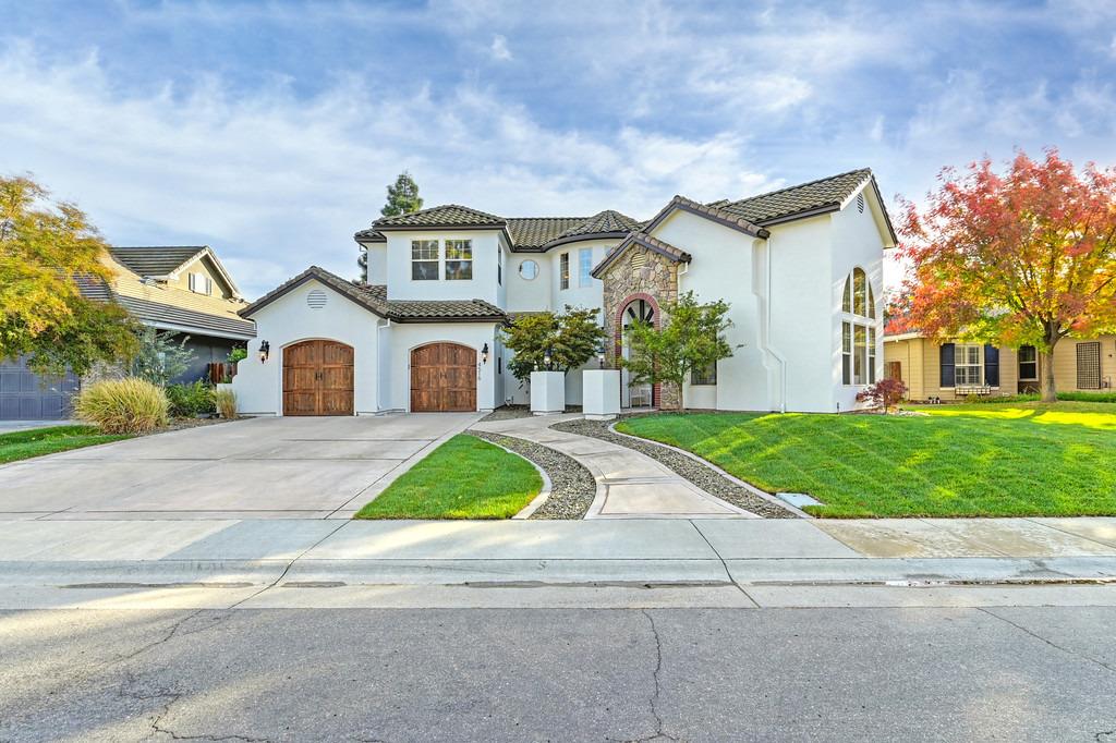 Detail Gallery Image 1 of 63 For 4516 Redbud Dr, Davis,  CA 95618 - 4 Beds | 4 Baths