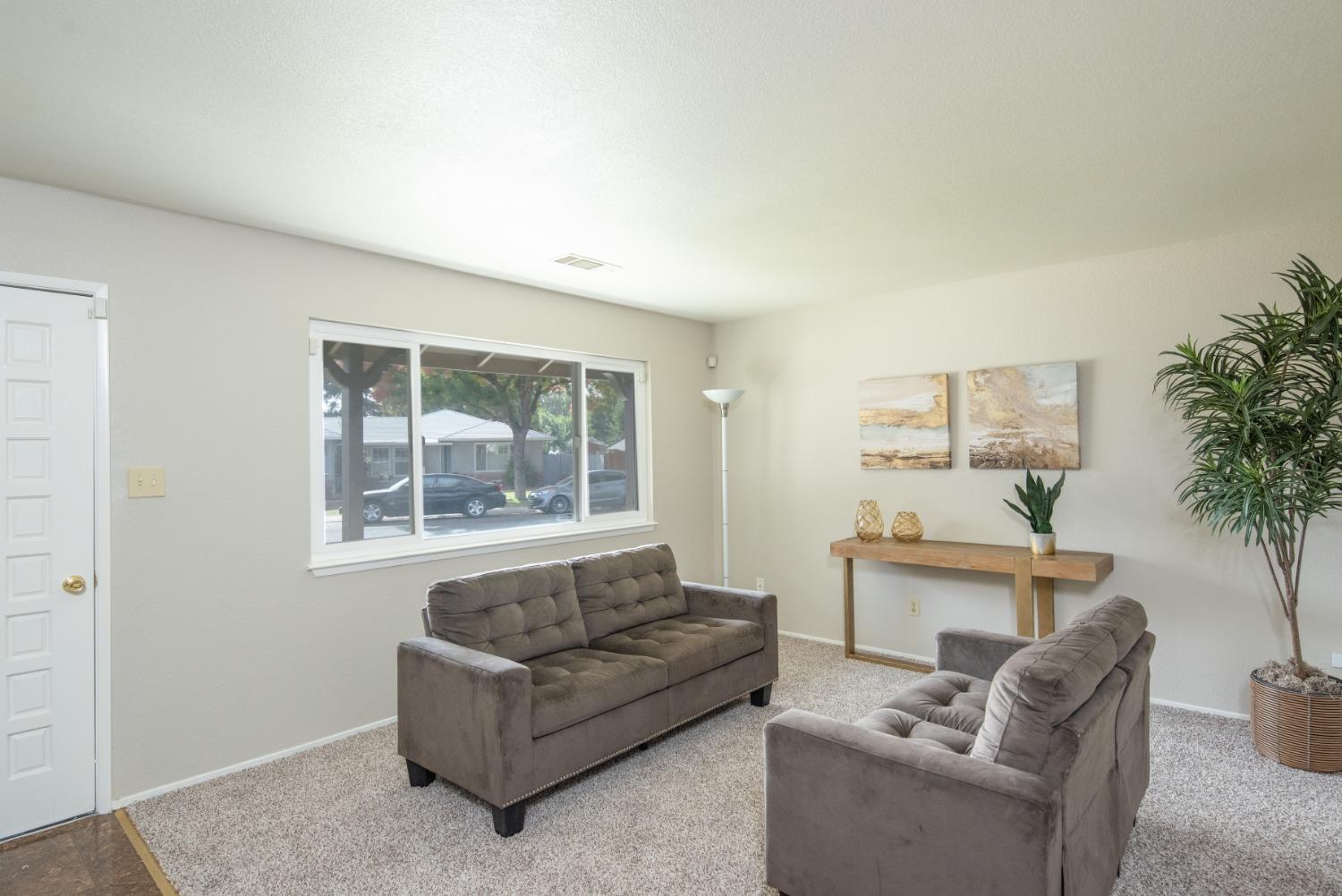 Detail Gallery Image 4 of 49 For 1517 Hamilton Ave, Modesto,  CA 95350 - 4 Beds | 2 Baths