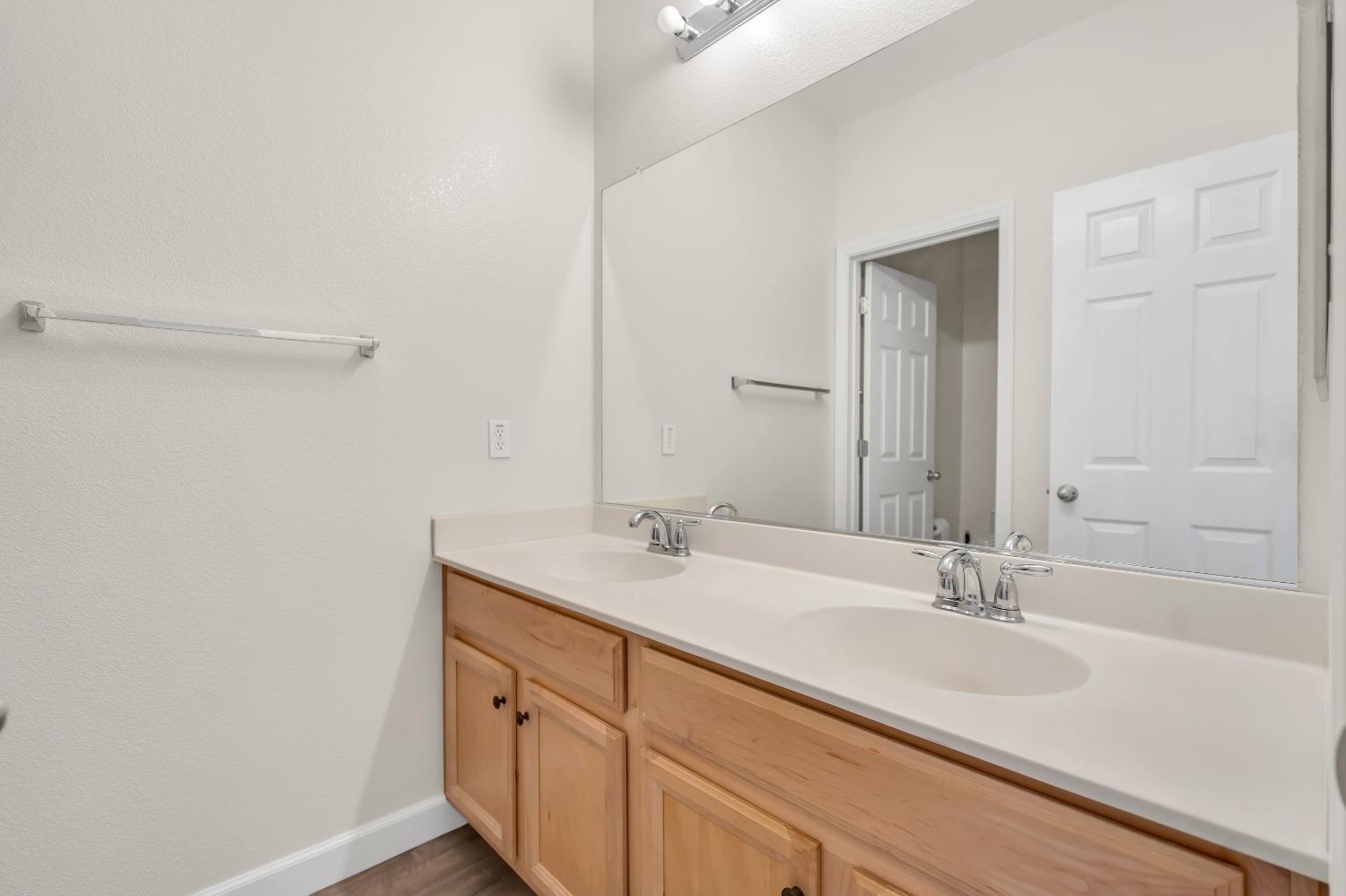 Detail Gallery Image 42 of 42 For 8340 Crystal Walk Cir, Elk Grove,  CA 95758 - 4 Beds | 2/1 Baths