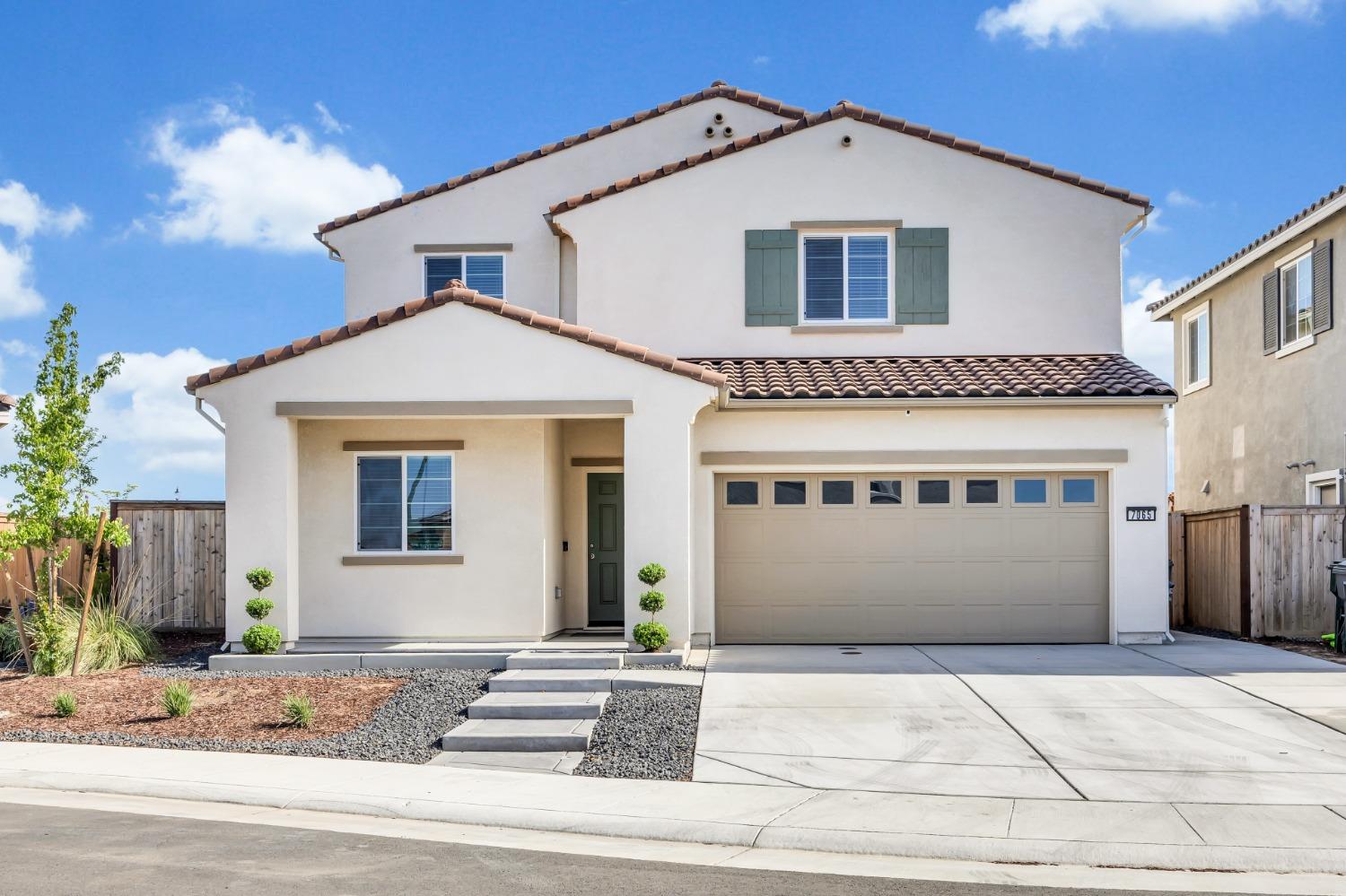 Detail Gallery Image 1 of 1 For 7065 Star Trail Way, Roseville,  CA 95747 - 4 Beds | 2/1 Baths