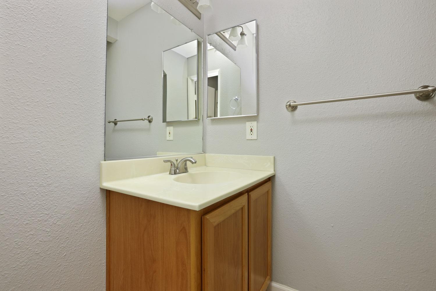 Detail Gallery Image 24 of 37 For 552 Pirinen Ln #D,  Modesto,  CA 95354 - 2 Beds | 1/1 Baths