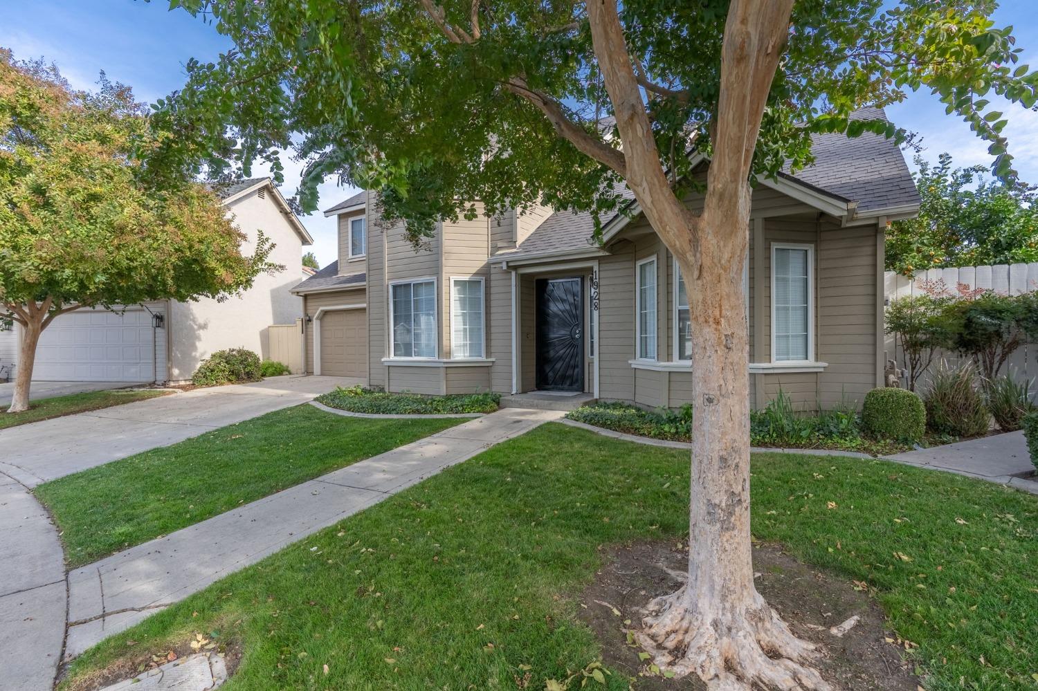 Detail Gallery Image 2 of 33 For 1928 Cobblestone Manor, Modesto,  CA 95355 - 3 Beds | 3 Baths