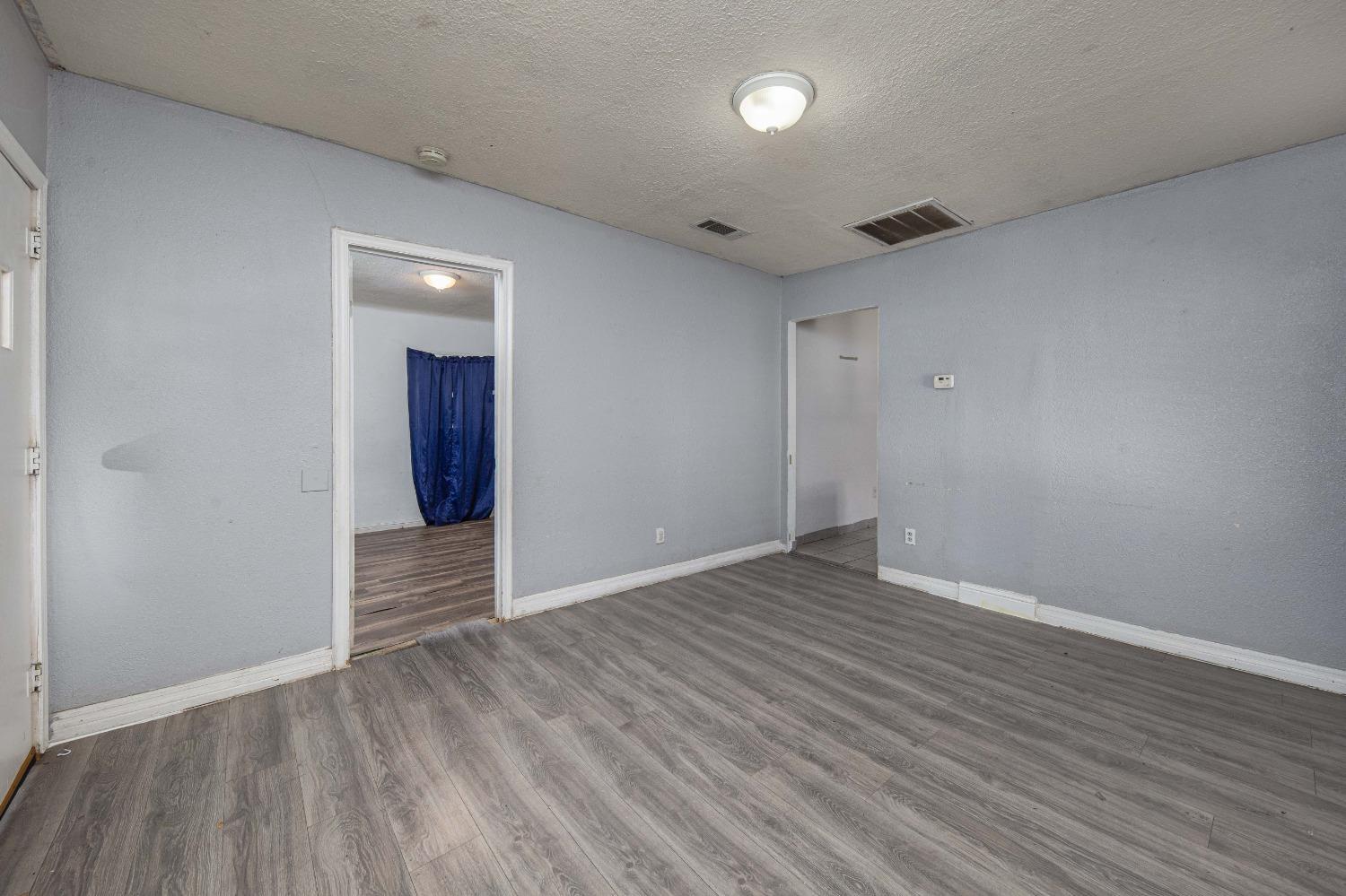 Detail Gallery Image 9 of 39 For 211 E Clay St, Stockton,  CA 95206 - 2 Beds | 1 Baths