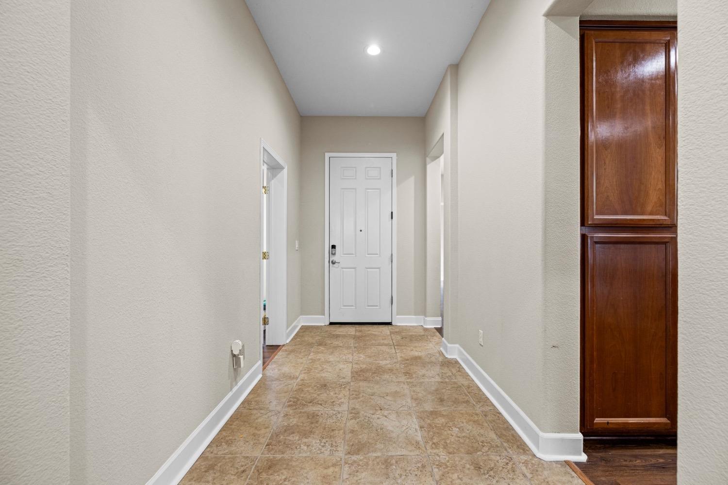 Detail Gallery Image 9 of 47 For 2725 Cascade St, West Sacramento,  CA 95691 - 5 Beds | 3/1 Baths