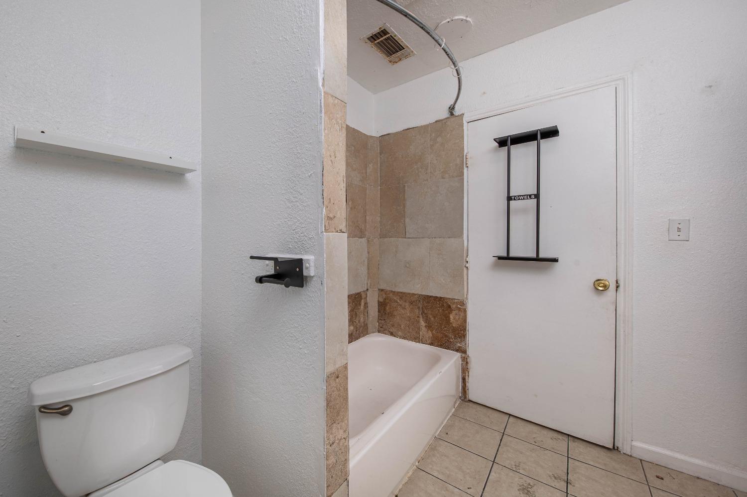 Detail Gallery Image 20 of 39 For 211 E Clay St, Stockton,  CA 95206 - 2 Beds | 1 Baths