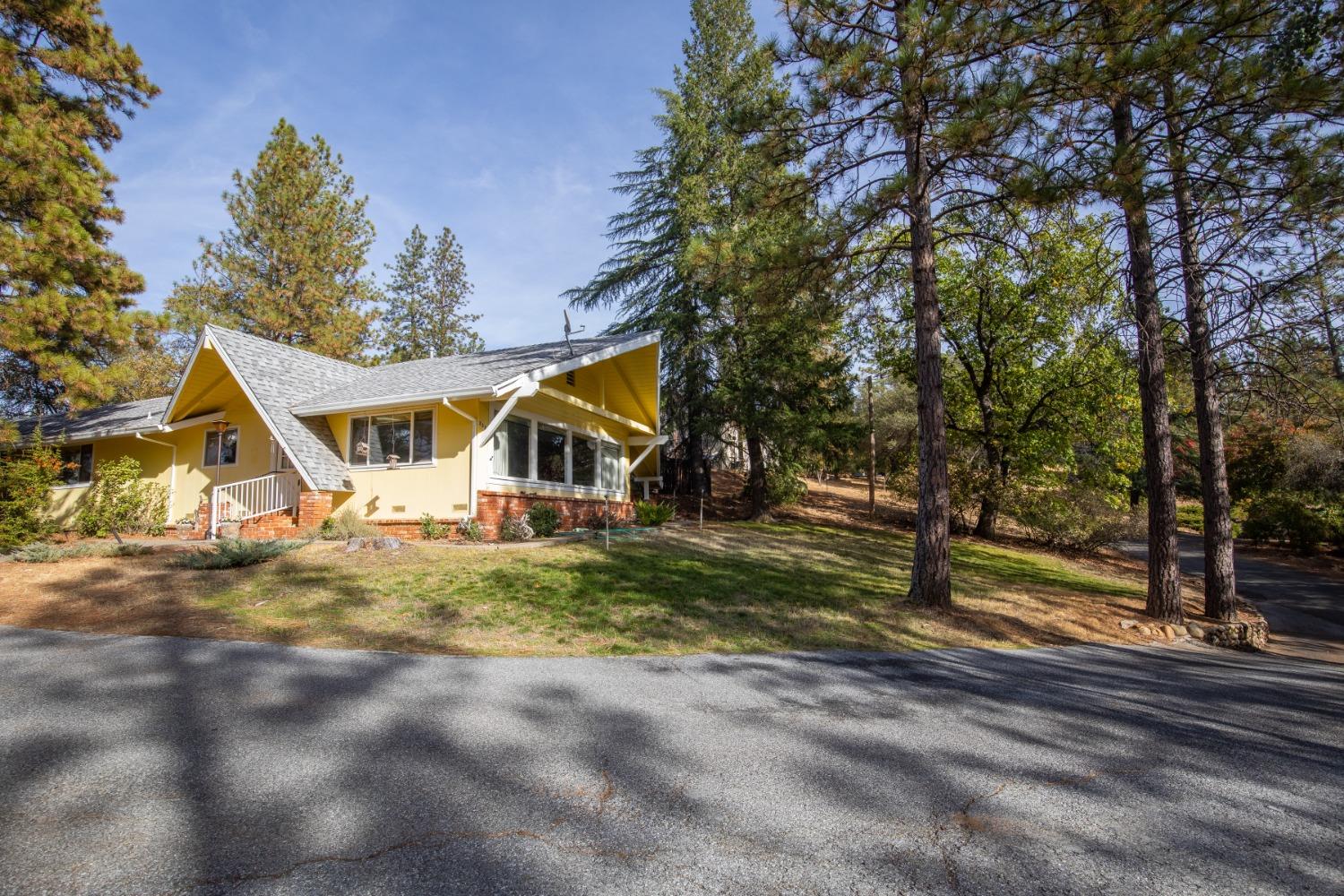 Detail Gallery Image 4 of 30 For 2381 Big Canyon Creek Rd, Placerville,  CA 95667 - 3 Beds | 2 Baths