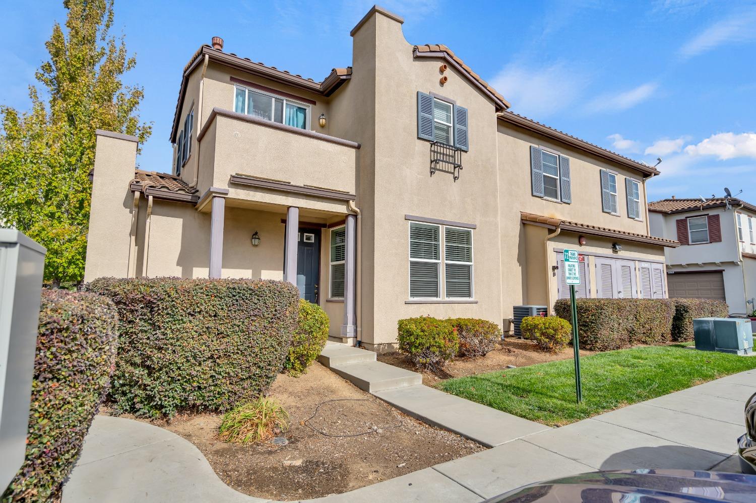 Detail Gallery Image 1 of 42 For 8340 Crystal Walk Cir, Elk Grove,  CA 95758 - 4 Beds | 2/1 Baths