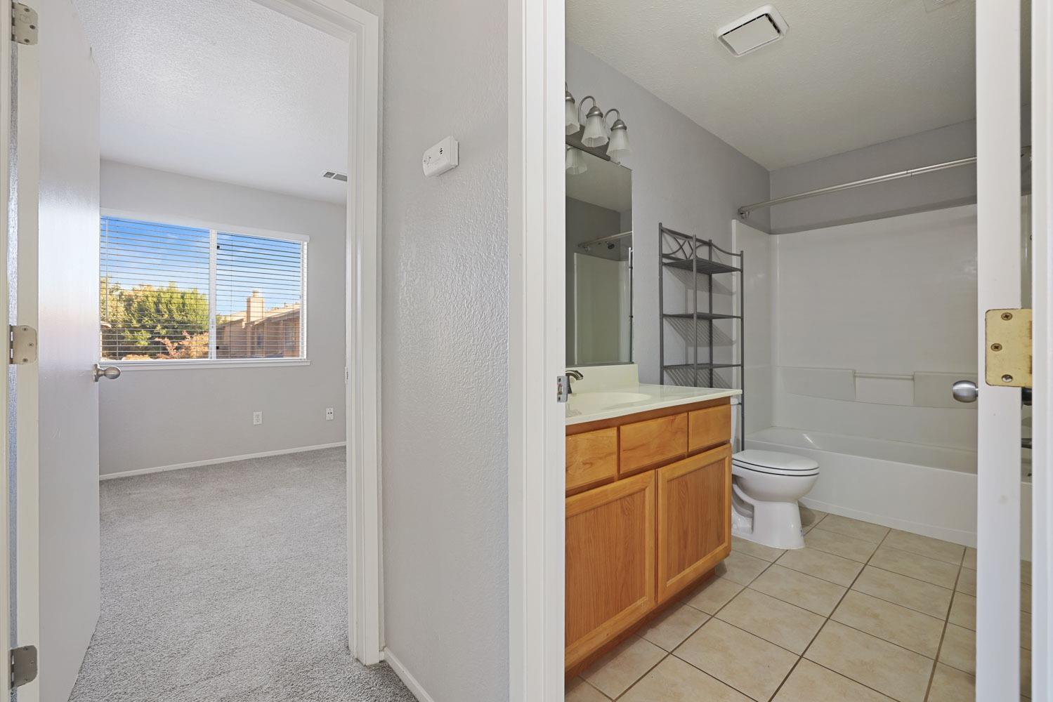 Detail Gallery Image 16 of 37 For 552 Pirinen Ln #D,  Modesto,  CA 95354 - 2 Beds | 1/1 Baths