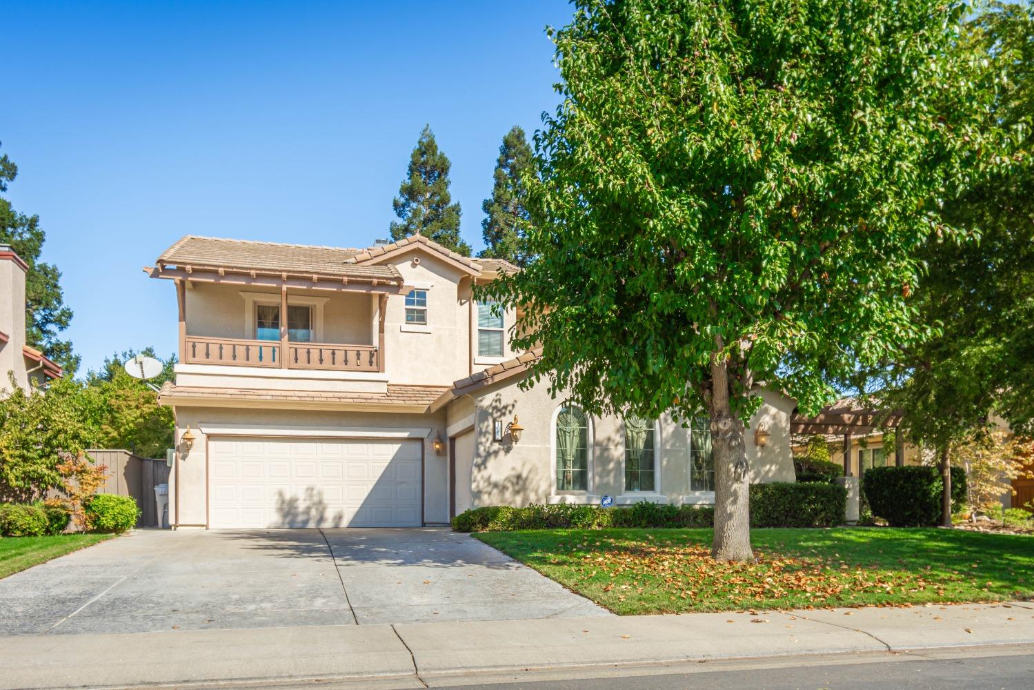 Detail Gallery Image 2 of 74 For 1022 Waterford Dr, West Sacramento,  CA 95605 - 5 Beds | 4/1 Baths