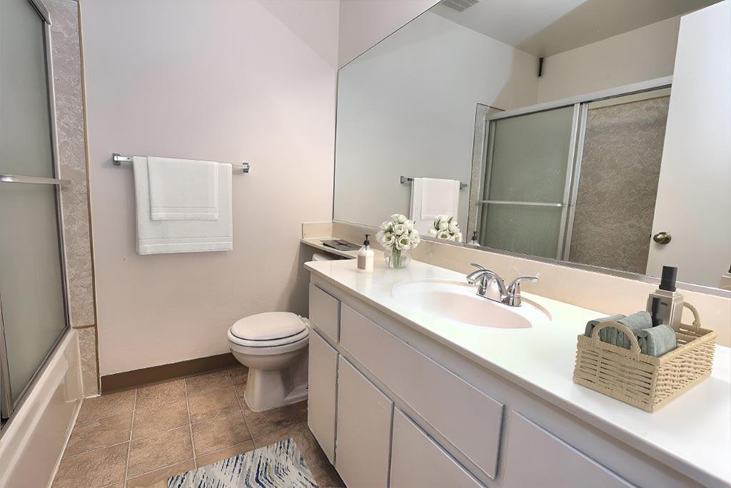 Detail Gallery Image 10 of 12 For 3918 Oak Villa Cir, Carmichael,  CA 95608 - 3 Beds | 2/1 Baths