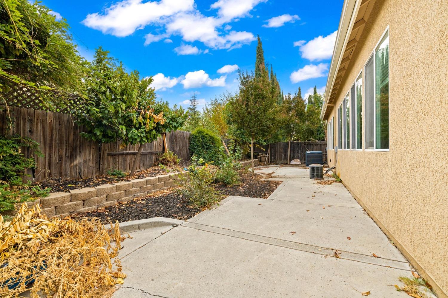 Detail Gallery Image 43 of 47 For 2725 Cascade St, West Sacramento,  CA 95691 - 5 Beds | 3/1 Baths